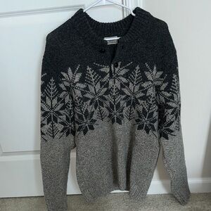 Men’s L.L. Bean Heavyweight Henley Charcoal and Gray Snowflake Crewneck Sweater